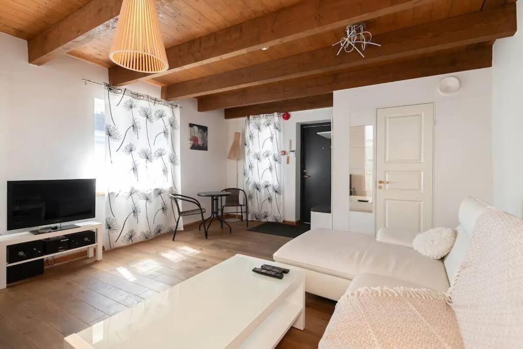 Cozy 3 Story House In Old Town *